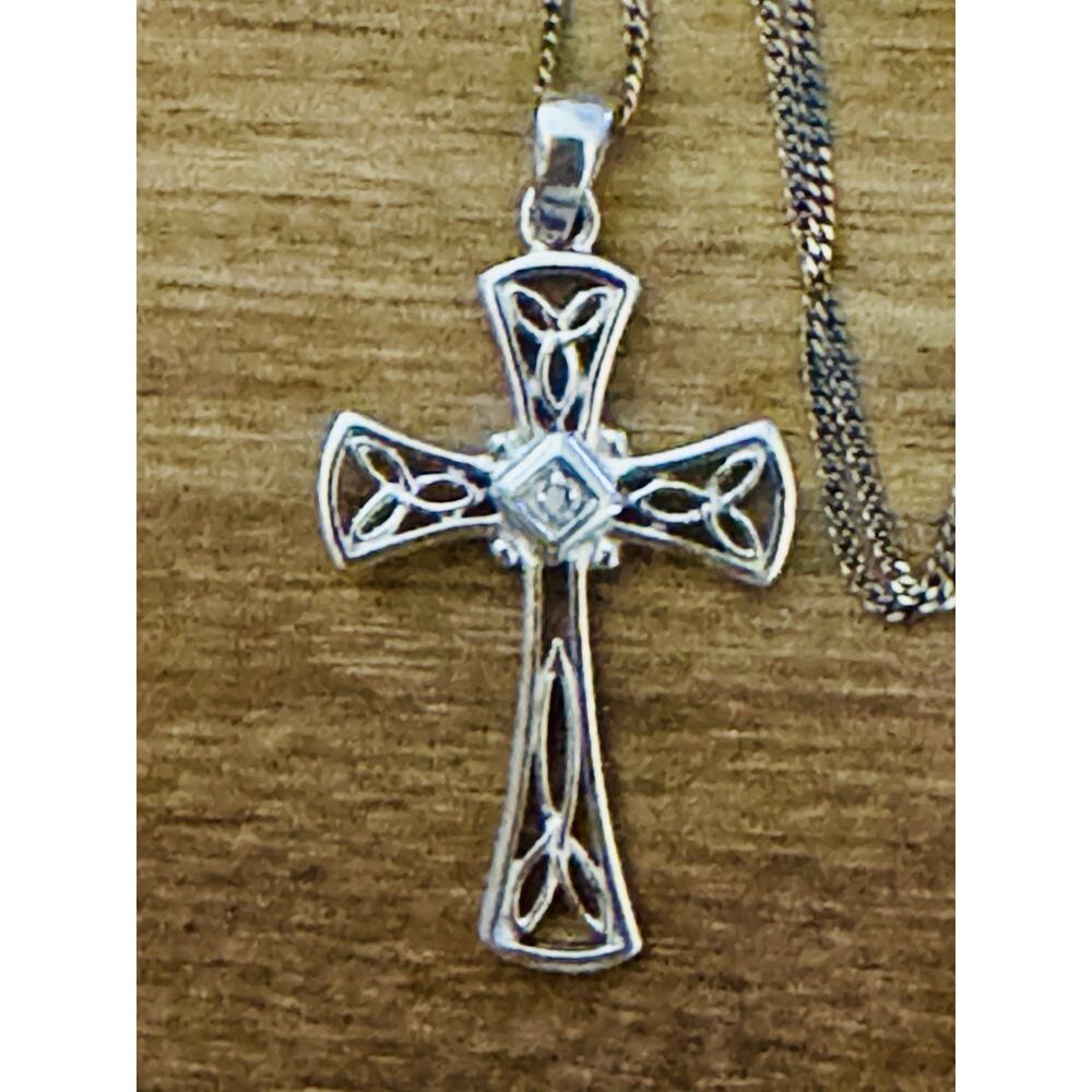 RJ 925 Sterling Silver Diamond Cross Pendant With 18” Necklace 925